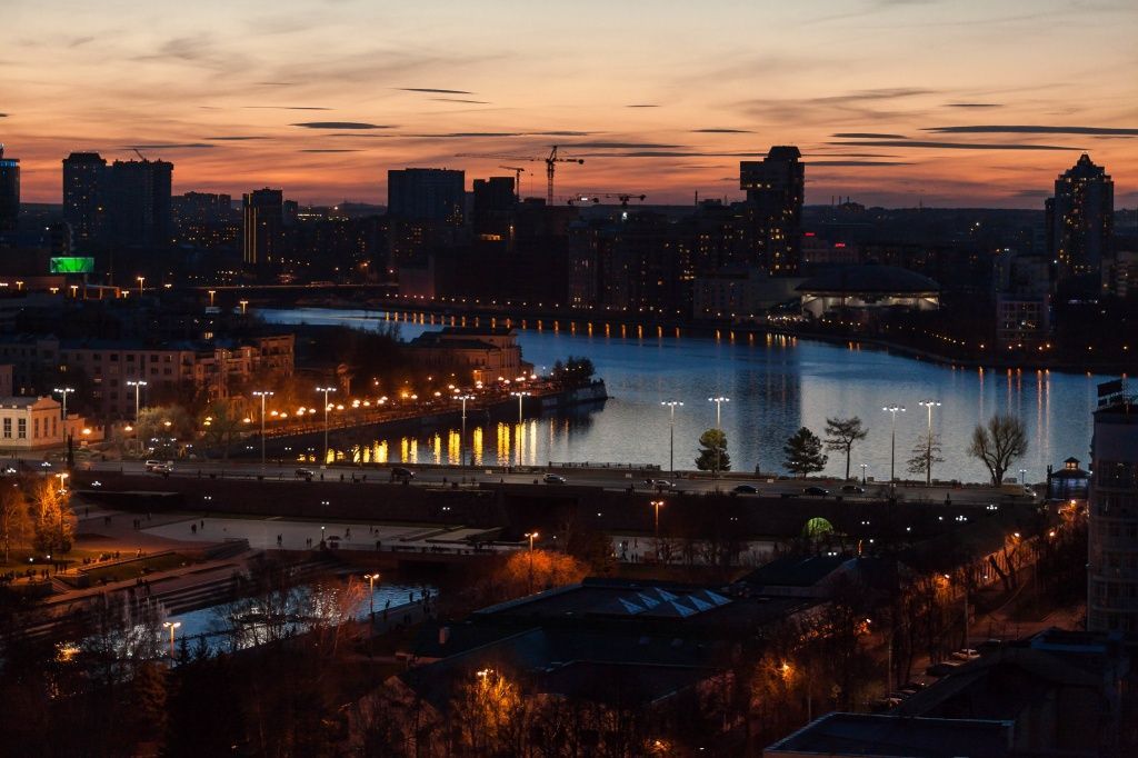 Вид на вечерний Екатеринбург — pr-flat.ru