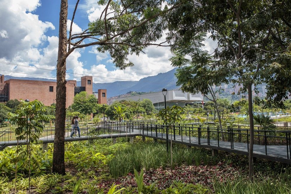 парк Medellín River Parks — PR-FLAT.RU