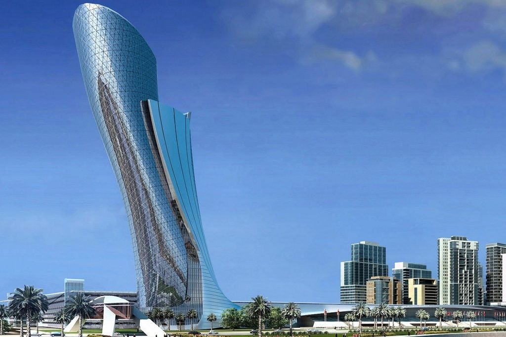 башня в Абу-Даби, известная под названием «Ворота столицы» (Capital Gate) — PR-FLAT.RU