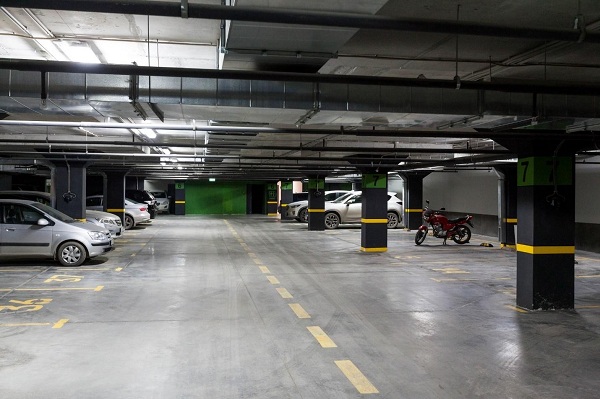 На фото – оборудованная подземная парковка в новом жилом комплексе